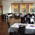 Πανσιόν Restaurace A Zdena Bouda