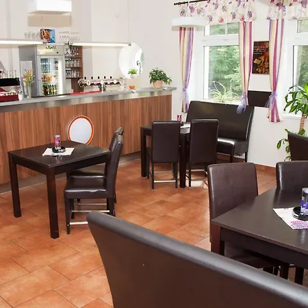 Restaurace A Zdena Bouda 3*